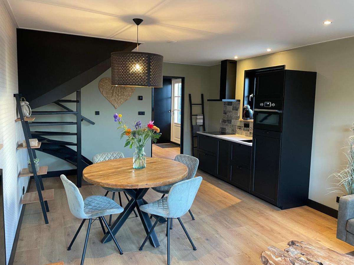 De Heerlykheid Wemeldinge: Spacious Beachside Retreat with Private Patio Exterior photo